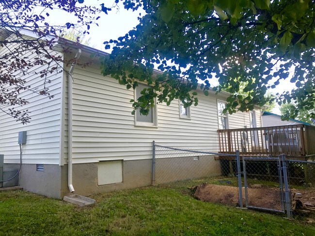 Building Photo - 309 N Ivy Ct