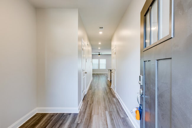 Building Photo - 725 Pr Vw Dr