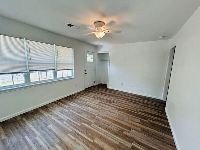 Foto del edificio - 3811 Franklin St