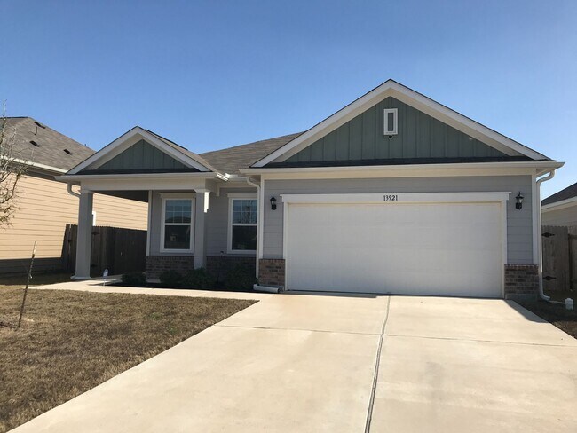 Foto del edificio - LIKE NEW 3/2 WITH SOLAR!