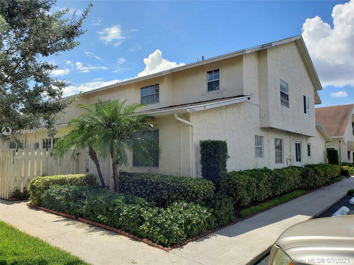 Primary Photo - 3317 NW 101st Ave 3317 Sunrise Fl 33351