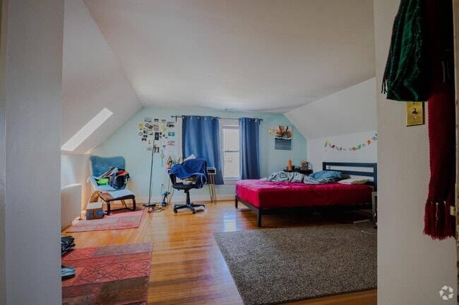 Building Photo - 130 Capen St