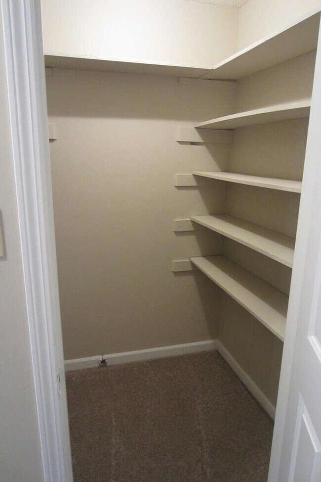 Building Photo - Now Leasing a 3-bedroom 2 bath home in Bar...