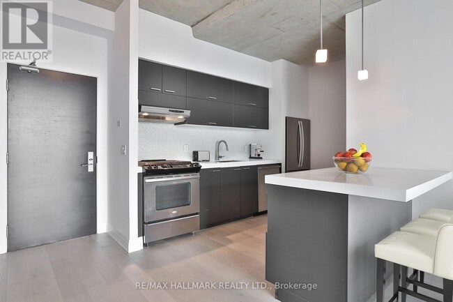 Photo du bâtiment - 552-1552 Wellington St W