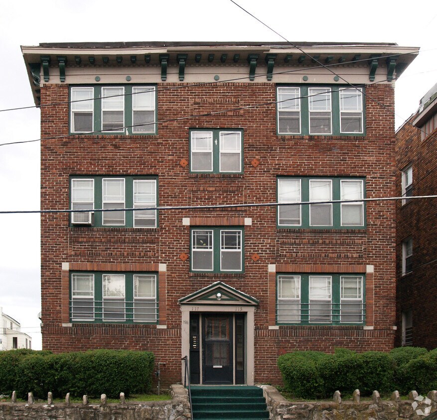 Building Photo - 115-117 E 40th