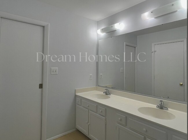 Building Photo - 9924 Ridgemore Dr