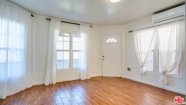 Foto del edificio - 1626 S Mansfield Ave