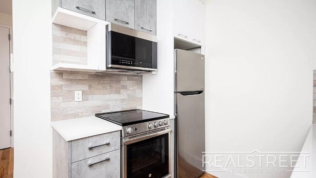 Foto del edificio - NEW MODERN 2 BED IN CROWN HEIGHTS!