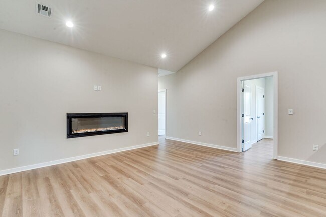 Foto del edificio - 816 Fox Ridge St
