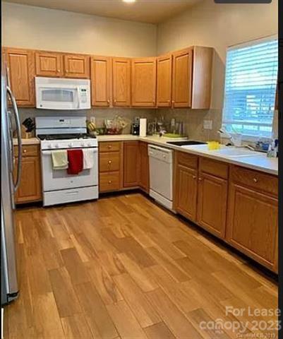 Foto del edificio - 9452 Willow Tree Ln