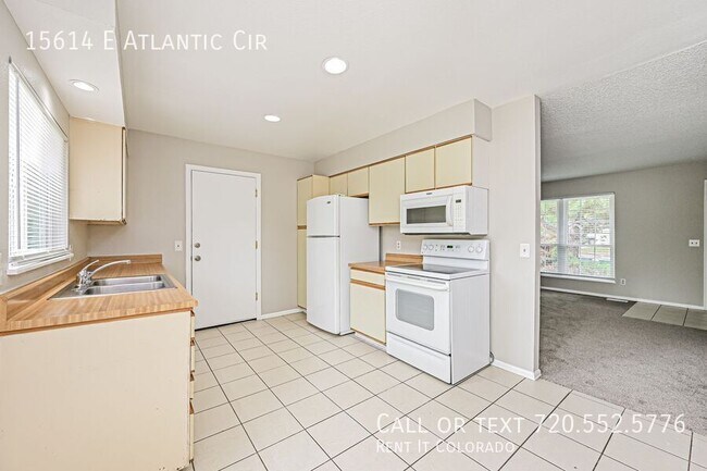 Foto del edificio - 15614 E Atlantic Cir