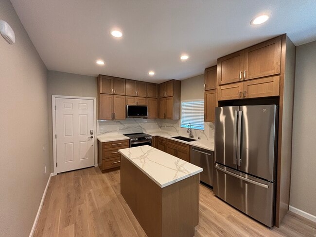 Building Photo - 4112 Pepper Dr