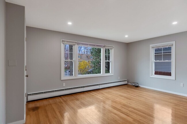Building Photo - 77 Fairfield St