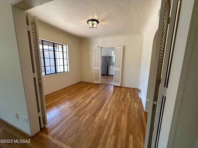 Foto del edificio - 2520 E 4th St