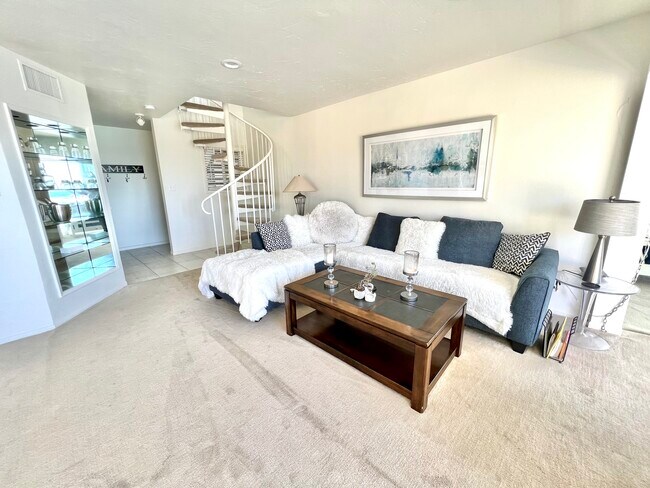 Foto del edificio - 631 Cliff Dr