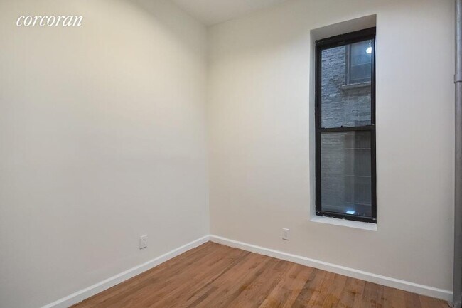 Foto del edificio - 522 W 123rd St