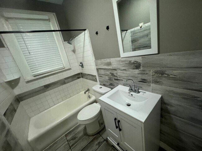 Foto del edificio - 456 Burton Ave