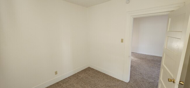 Foto del edificio - 2300 Bradley Ave