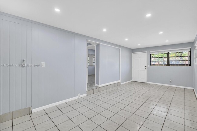 Building Photo - 319 NE 171 St