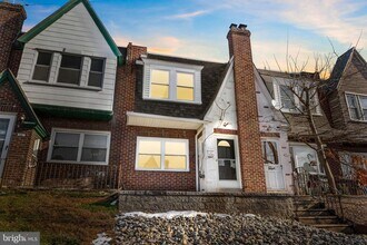 Building Photo - 4313 Teesdale St