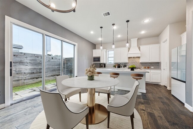 Building Photo - 12025 Royal Oaks Run Dr