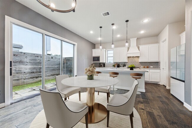 Foto del edificio - 12025 Royal Oaks Run Dr