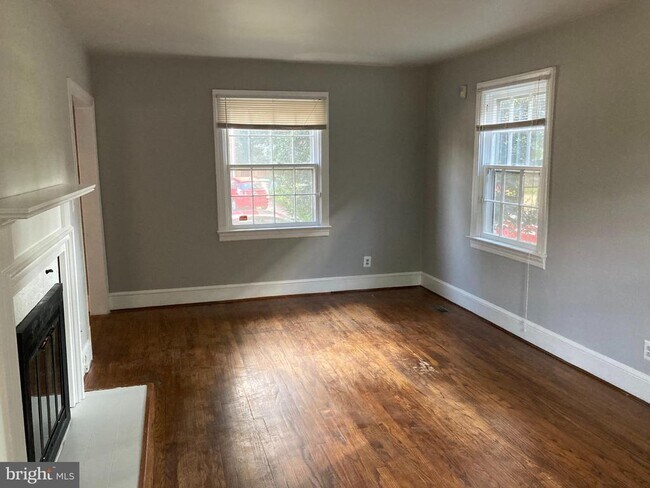 Foto del edificio - 306 E Oak St