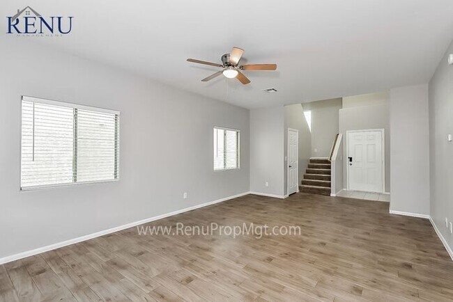 Foto del edificio - AVAILABLE NOW!!