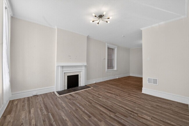 Building Photo - 2918 Sidney St