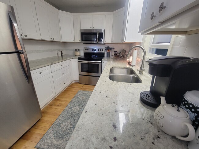 Kitchen - 3603 Chicago Ave