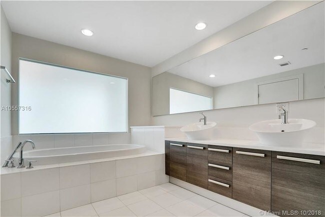 Foto del edificio - 2950 NE 188th St