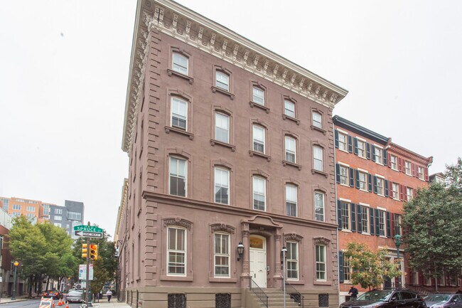 Historic Robert Quay Condominiums - 1035 Spruce St