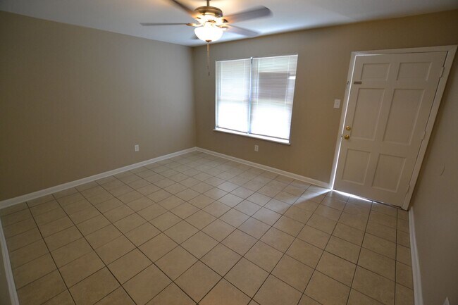 Building Photo - Must See!  Newly renovated, 3 bedroom, 2 b...