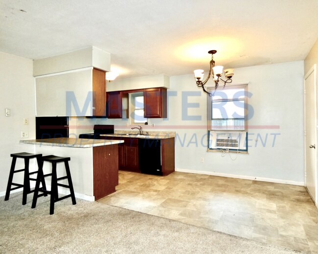 Building Photo - 3 Bedroom House