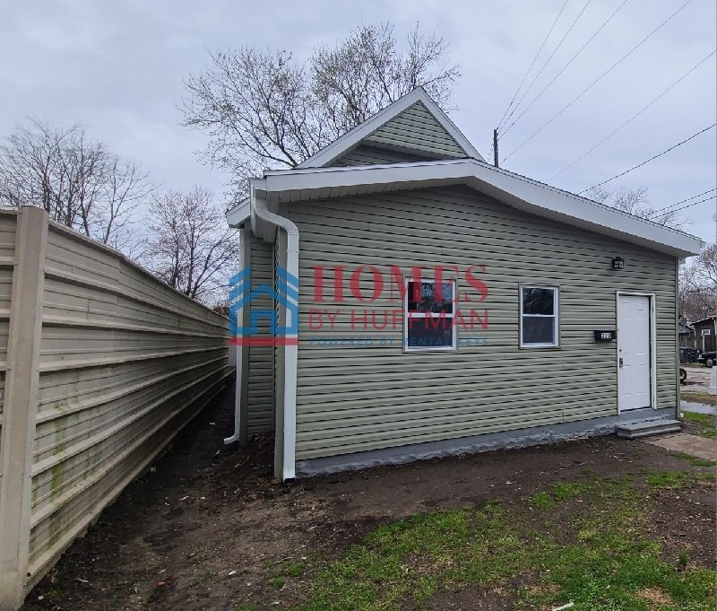 Primary Photo - Effiency Unit including Utilities | Move I...