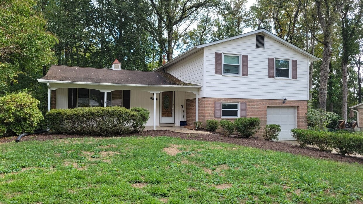 Primary Photo - Spacious 4 Bed 3 Bath Home With Fully Fenc...