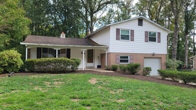 Building Photo - 10013 Eastlake Dr