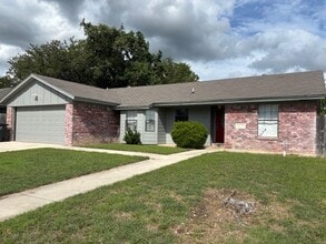 Building Photo - 2404 Hidden Hill Dr