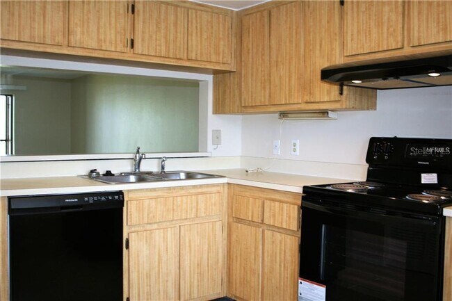 Building Photo - 128 E Cypress Ct