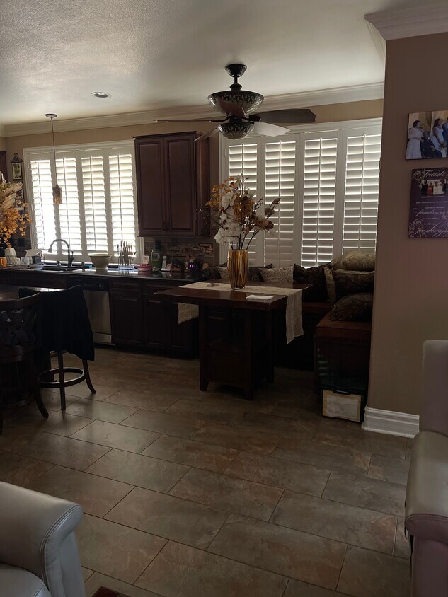 Foto principal - 24088 Adams Ave