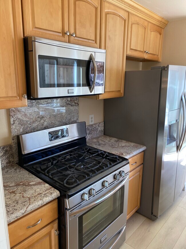 Stove & refrigerator - 4922 Rudder Dr