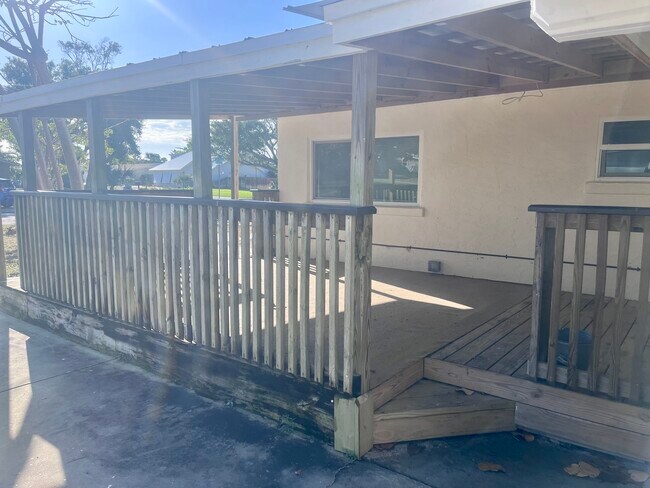Building Photo - 2110 Palm Ave
