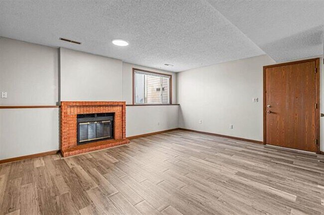 Foto del edificio - $1,250 | 2 Bedroom, 1 Bathroom Condo | No Pets | Available for Immediate Move In!