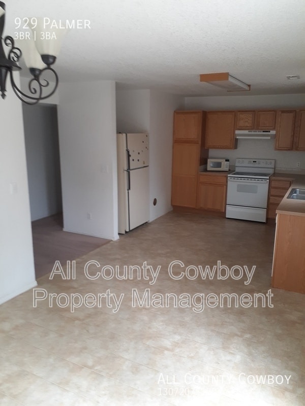 Building Photo - 929 Palmer Dr