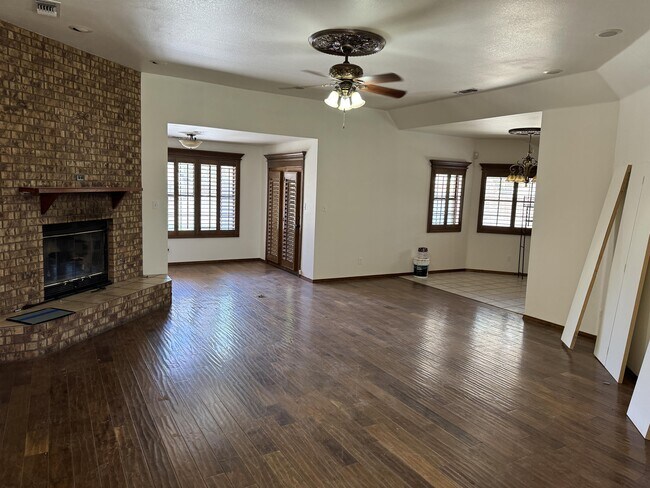 Building Photo - 3703 Bandolina Ave