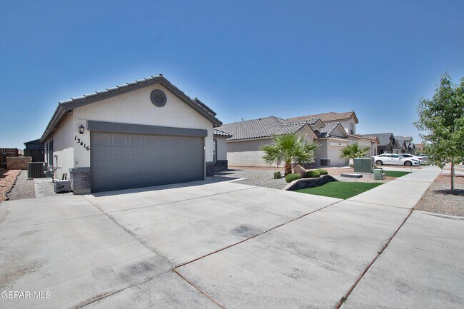 Foto del edificio - 13416 Cinderford Ave