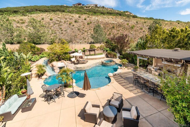 Building Photo - 923 Tucana Dr