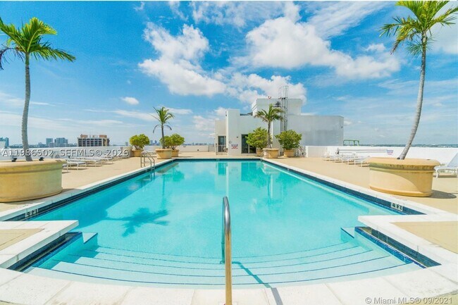 Foto del edificio - 1830 Radius Dr