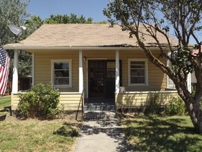 Building Photo - 612 SW 5th St