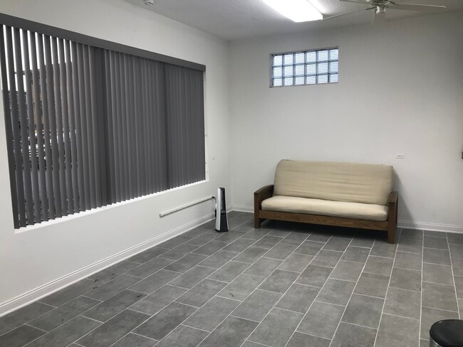 Foto del edificio - 5759 N Nagle Ave